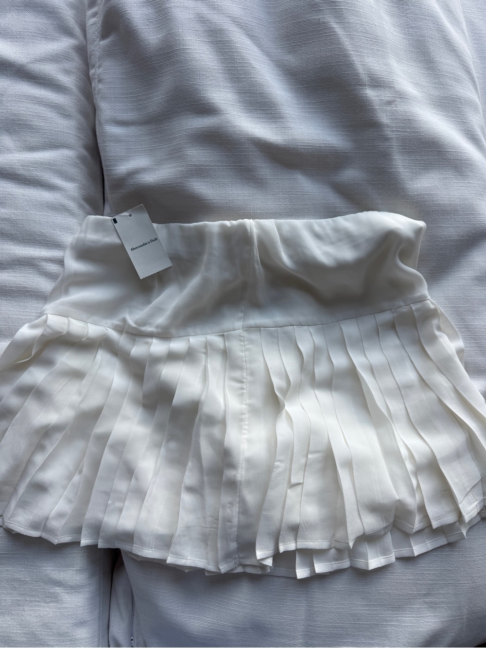 NEW W TAGS Abercrombie and Fitch White Pleated Mini Skirt XS